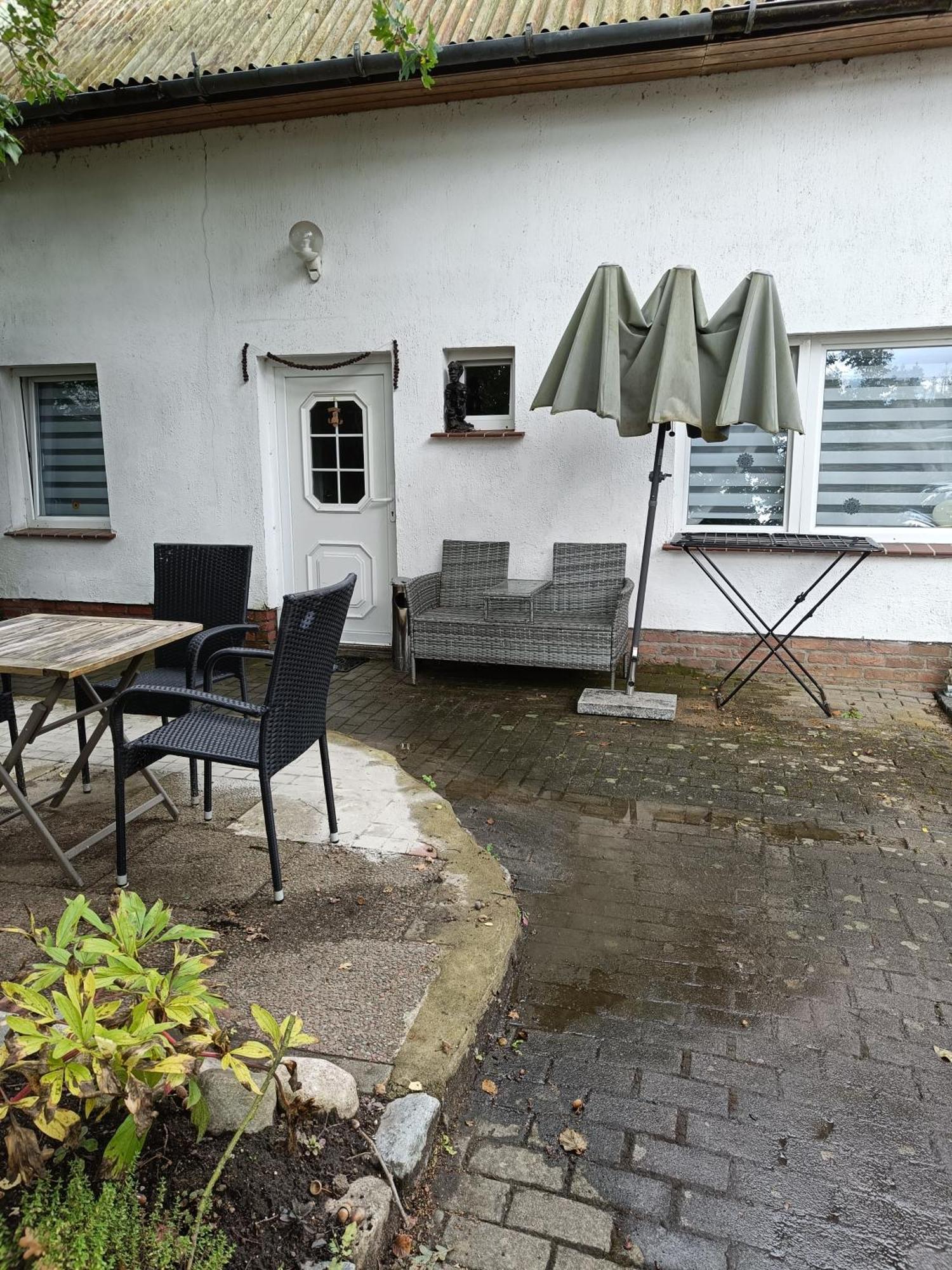Ferienwohnung mit separatem Eingang und Parkplatz Dorf Mecklenburg Exterior foto
